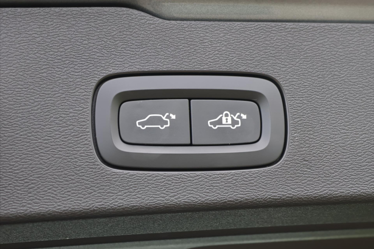 Volvo V60 2,0 D4 145kW Aut. LED Navi DPH