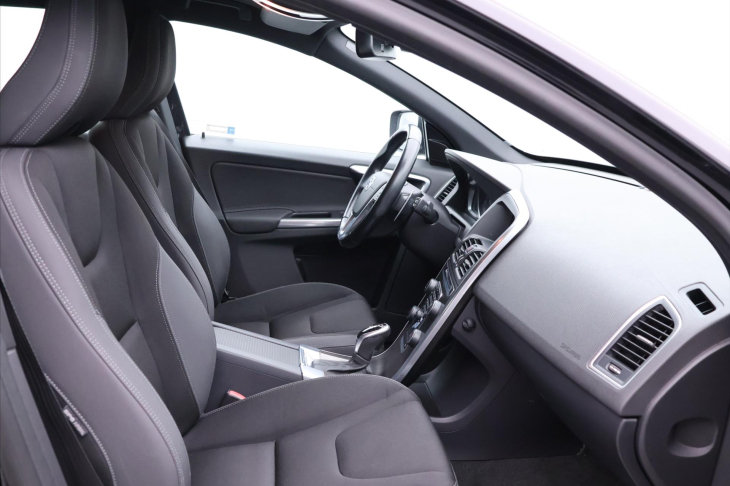 Volvo XC60 2,4 D4 133kW Aut. Momentum 4x4