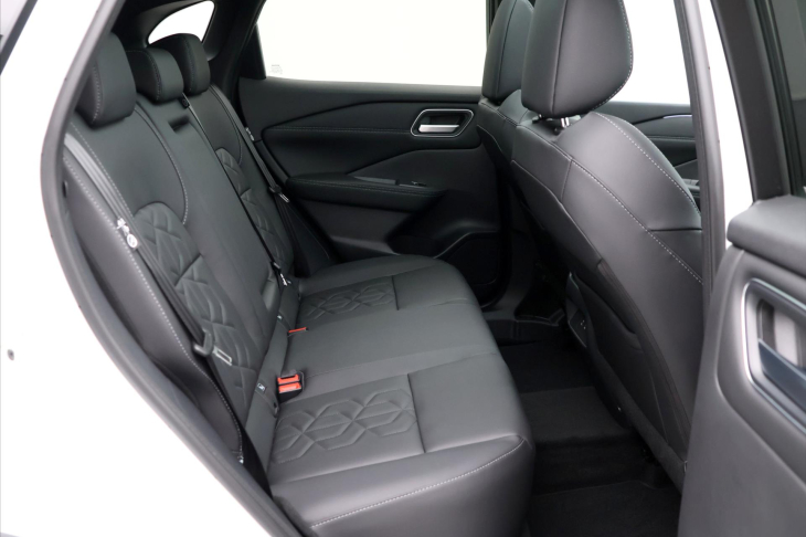 Nissan Qashqai 1,3 DIG-T 116kW Tekna 4WD CZ Záruka