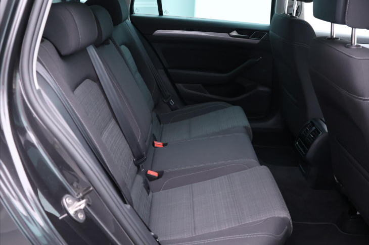 Volkswagen Passat 2,0 TDI 110kW DSG Navi DPH