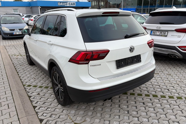 Volkswagen Tiguan 1,4 TSI Sound edice matrix pano