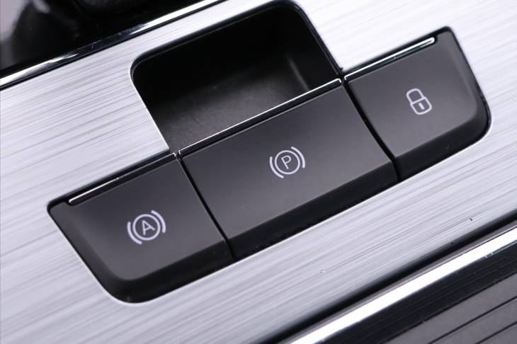 Škoda Superb 2,0 TDI 110kW DSG Navi DPH