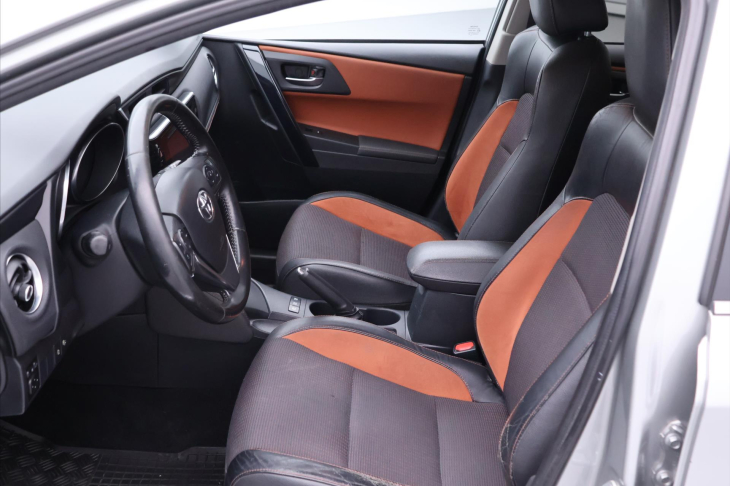 Toyota Auris 1,8 Hybrid e-CVT Executive CZ