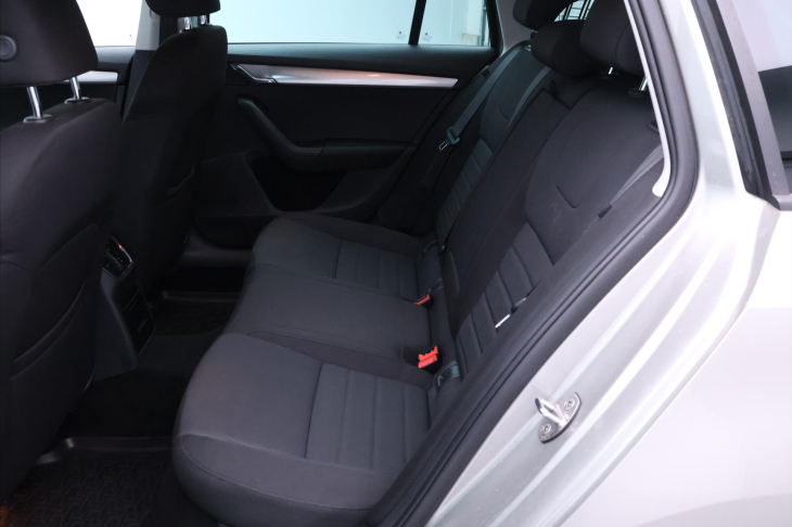Škoda Octavia 1,6 TDI 77kW Elegance Tažné CZ