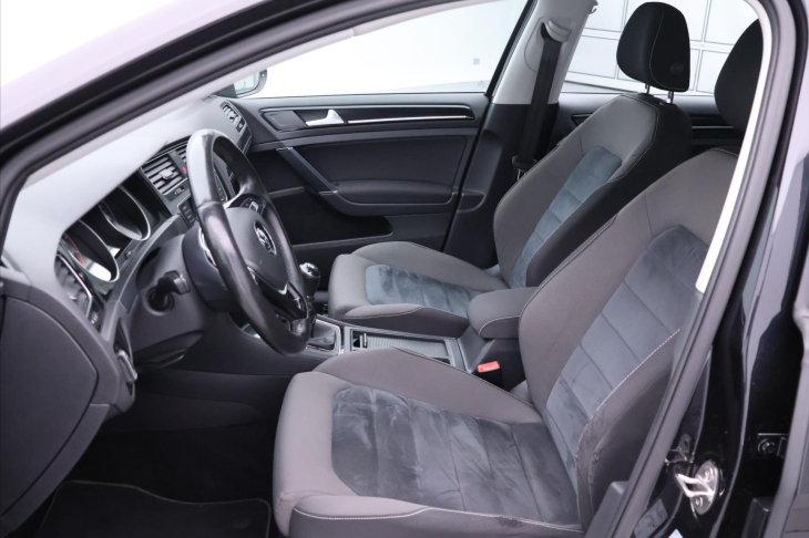 Volkswagen Golf 1,4 TSI Highline Serv.kniha