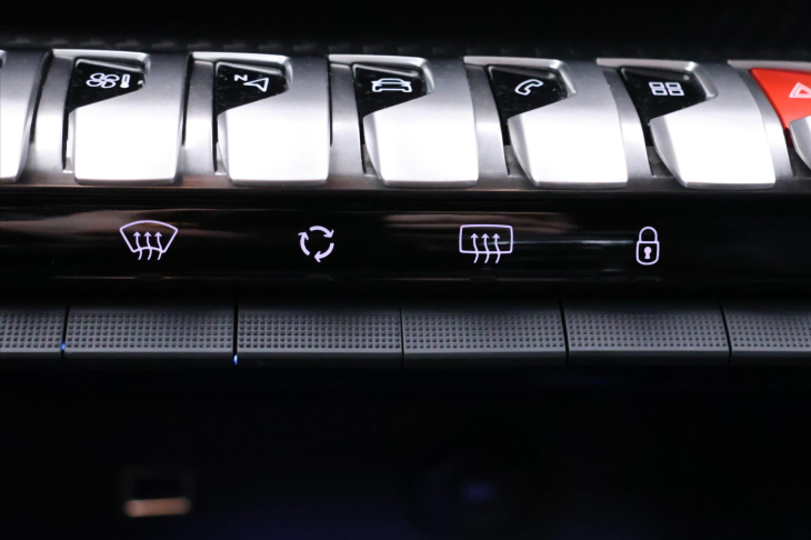 Peugeot 5008 1,2 PT 96kW Allure 7.Míst DPH