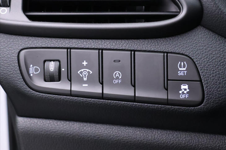 Hyundai i30 1,5 T-GDI 117 kW Family Smart Tažné