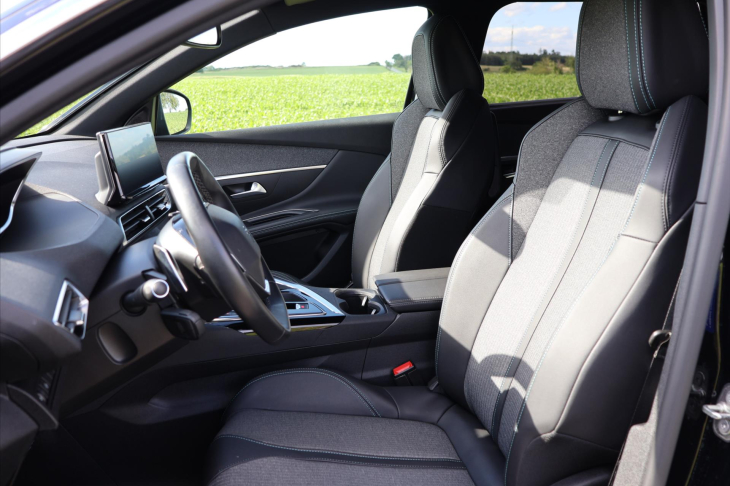 Peugeot 5008 1,2 PT Aut. Allure 7-Míst DPH