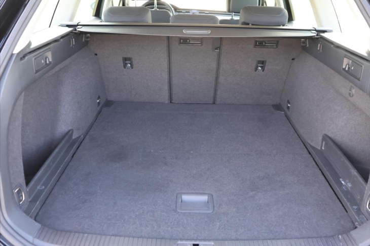 Volkswagen Passat 2,0 TDI 140kW DSG LED Aut.klima