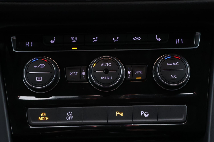 Volkswagen Touran 1,6 TDI 85kW DSG Navi Tažné