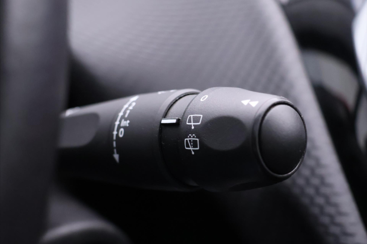 Peugeot 2008 1,2 PT 61kW CZ Klima Panorama