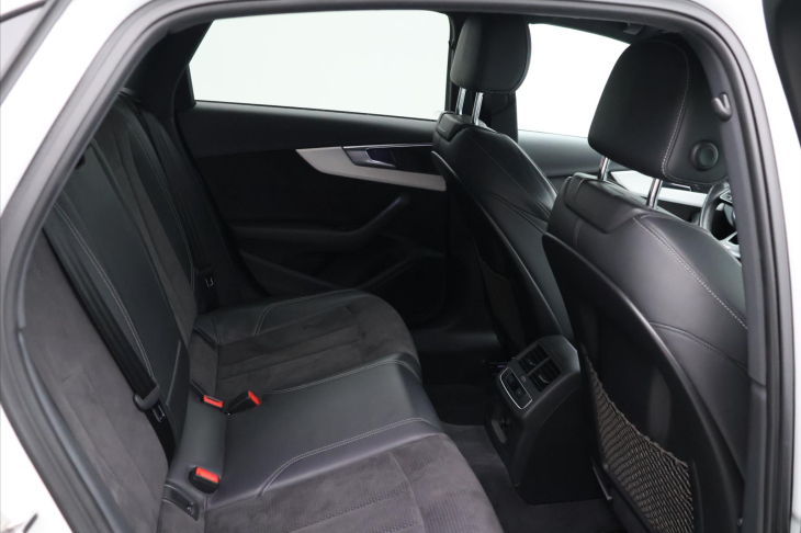 Audi A4 2,0 TDI 140 kW S-Line S-Tronic CZ