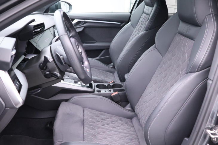 Audi A3 1,5 TSI 110kW S-LINE LED CZ