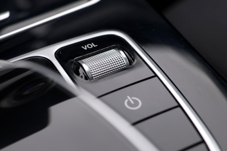 Mercedes-Benz Třídy C 2.0 220d 143kW Aut. LED