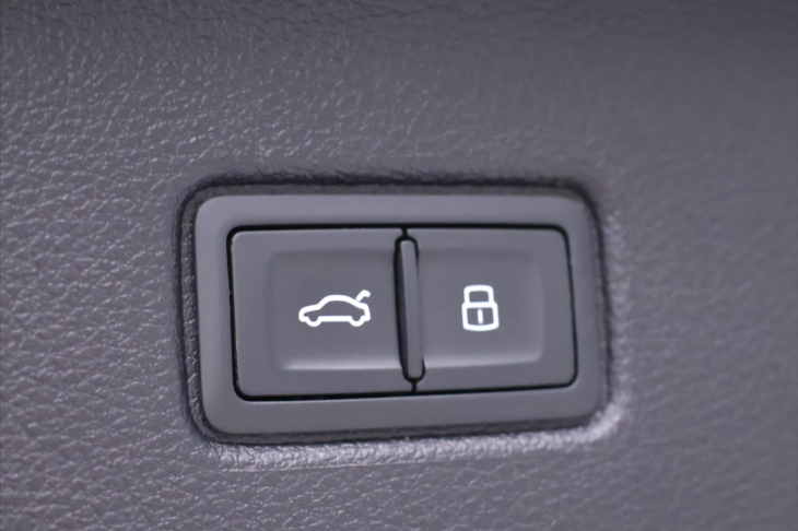 Audi Q7 3,0 TDI 210kW S-line CZ 1 Maj