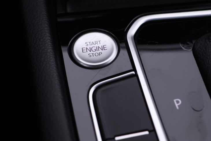Volkswagen Passat 1,5 TSI DSG Business CZ DPH