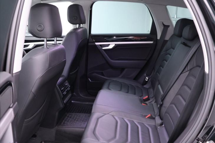 Volkswagen Touareg 3,0 TDI 170kW DSG 4M LED CZ