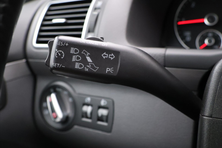 Volkswagen Touran 1,6 TDI 77kW DSG Comfortline CZ