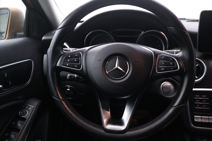 Mercedes-Benz GLA 2,1 200d 100kW 4Matic CZ DPH