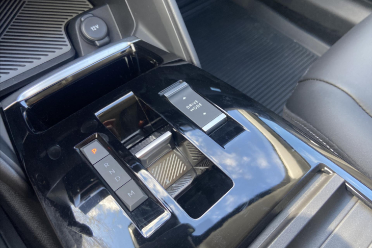 Citroën C4 1,2 PT 96kW Shine Aut Kůže HUD