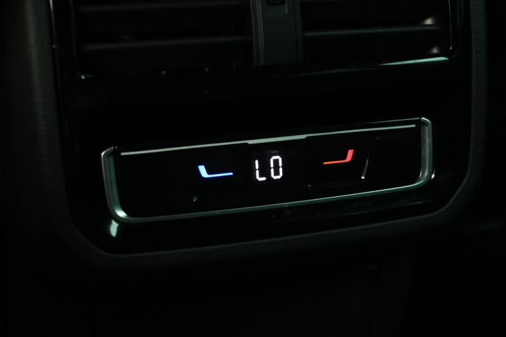 Volkswagen Passat 2,0 TDI 110kW DSG R-line 1.Maj