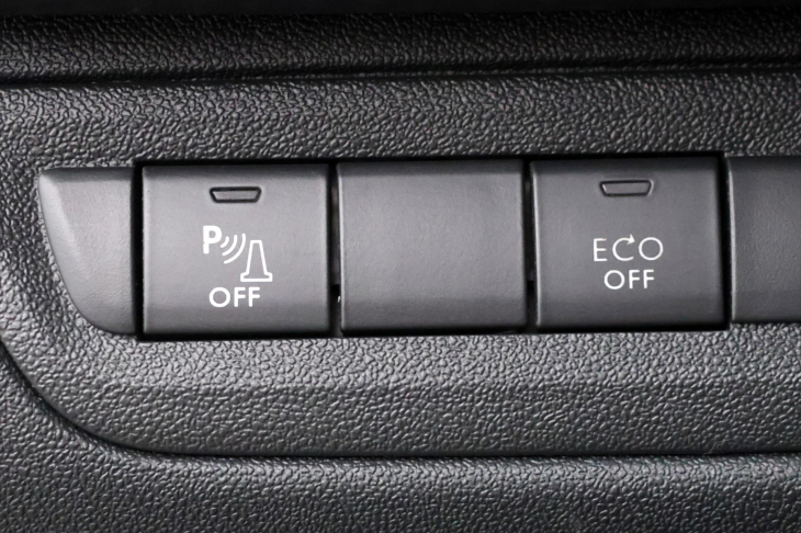 Peugeot 2008 1,2 PureTech 61kW Allure CZ