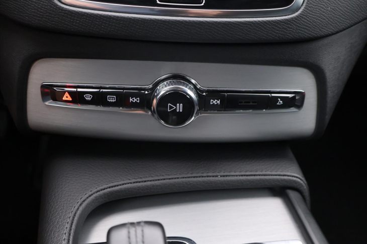 Volvo XC90 2,0 B5 173 kW AWD 7 Míst DPH CZ
