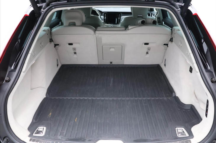Volvo V90 2,0 D4 140kW Drive-E Momentum Aut.