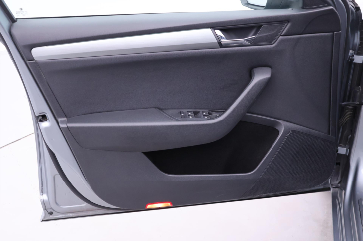 Škoda Superb 2,0 TDI 140kW DSG Style Kůže