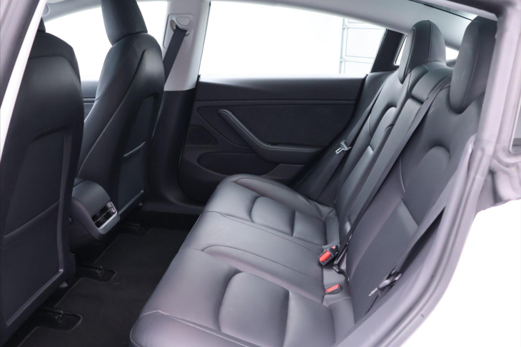 Tesla Model 3 Long Range AWD tažné DPH