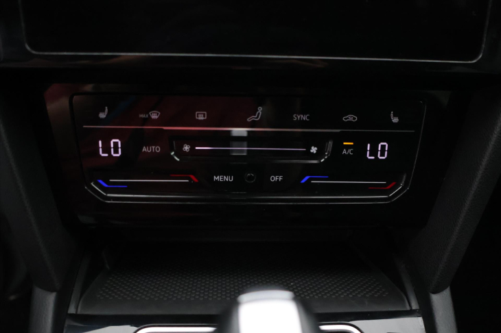 Volkswagen Passat 2,0 TDI Elegance Aut.Klima CZ