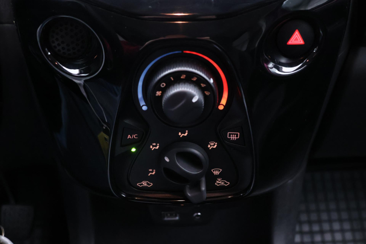 Toyota Aygo 1,0 VVT-i 53kW Selection x-cite CZ