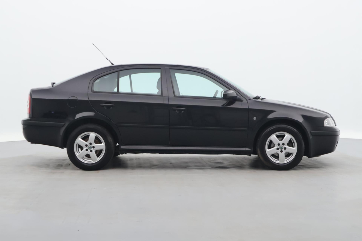 Škoda Octavia 1,6 MPI 75kW Tour Klima 2.Maj