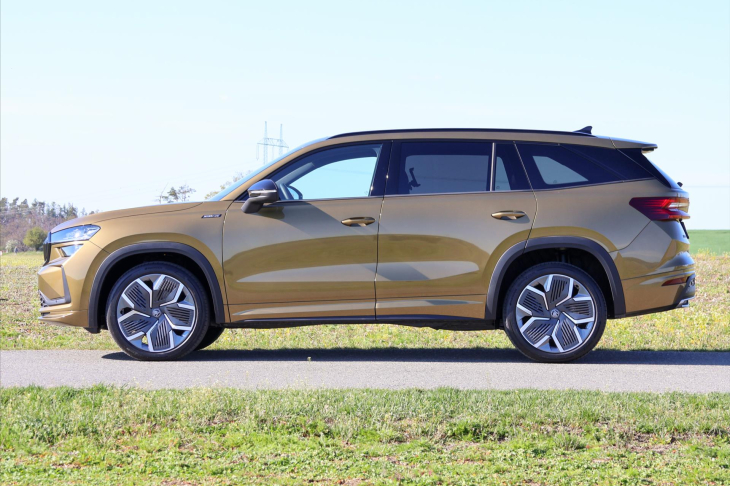 Škoda Kodiaq 2,0 TDI DSG 4x4 Sportline 7-Míst