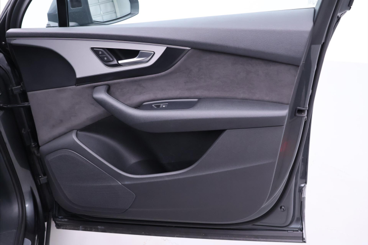 Audi Q7 3,0 TDI S-line 7-Míst CZ DPH