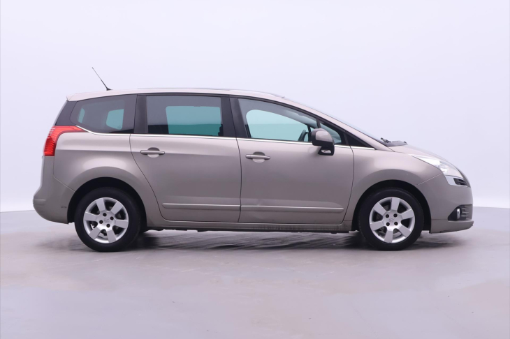 Peugeot 5008 1,6 HDI 82kW Family CZ