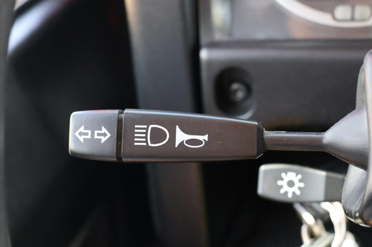 Land Rover Defender 2,4 TD4 7-Míst Kůže A/C 4x4