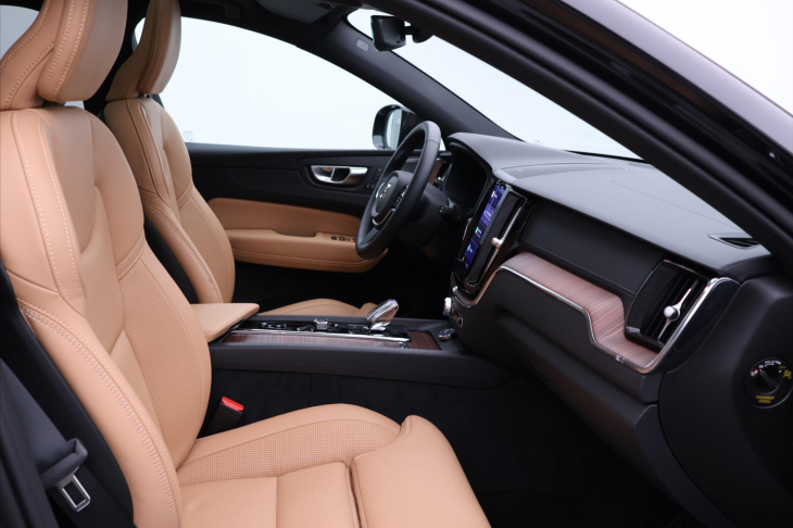 Volvo XC60 2,0 B5 AWD 184kw Ultra Dark