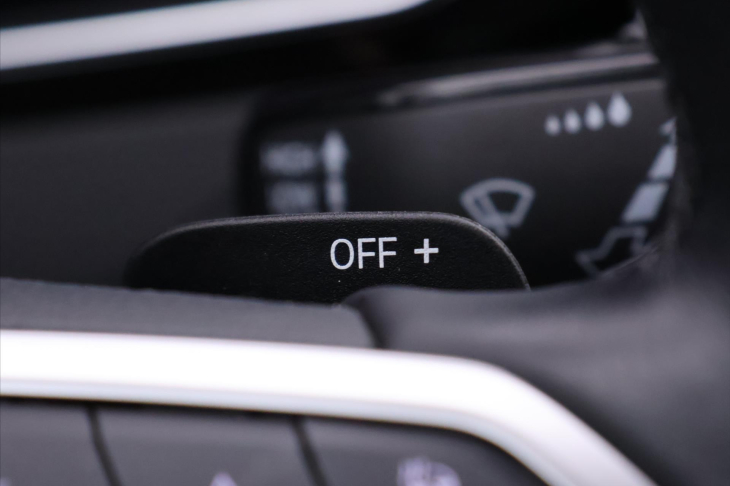 Volkswagen Passat 2,0 TDI DSG IQ Light 1.Maj DPH