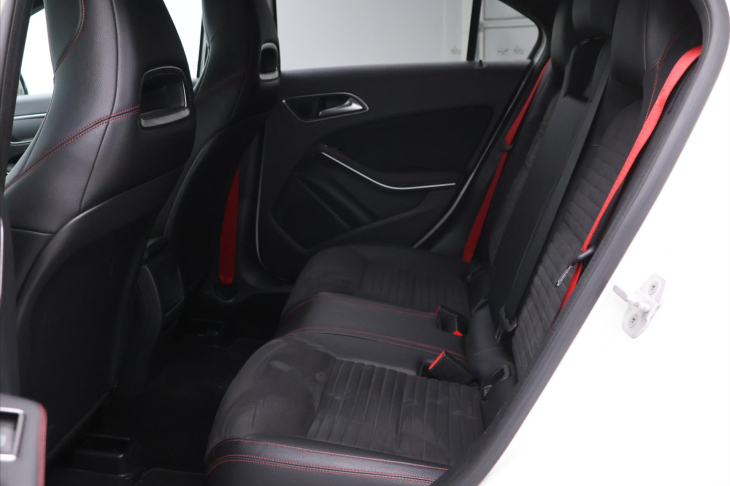 Mercedes-Benz Třídy A 2,0 45 265 kW 4Matic AMG Klima