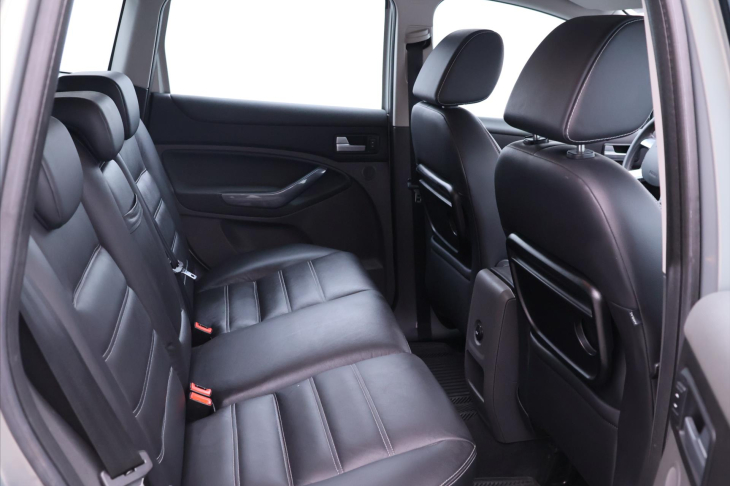 Ford Kuga 2,0 TDCI 100kW Titanium Kůže