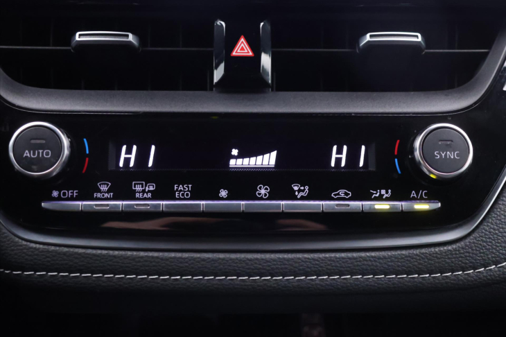 Toyota Corolla 2,0 HEV CZ Executive Sport DPH