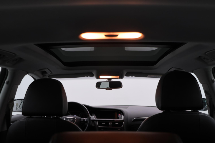 Audi A4 2,0 TDi 100kW Kůže Pano Navi
