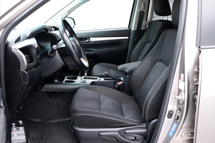 Toyota Hilux 2,4 D-4D 110kW Automat Tažné