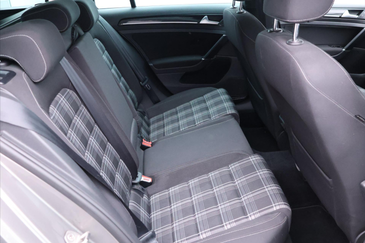 Volkswagen Golf 2,0 TDI 135kW DSG Serv.kniha