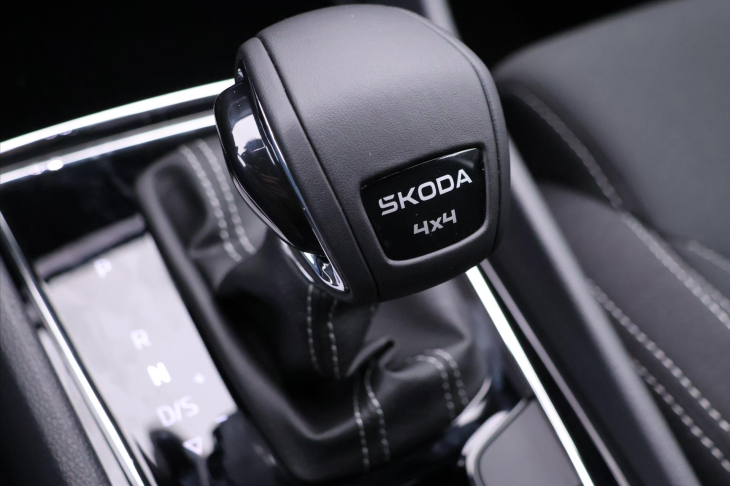 Škoda Karoq 2,0 TDI Sportline 4x4 DSG 1.maj.