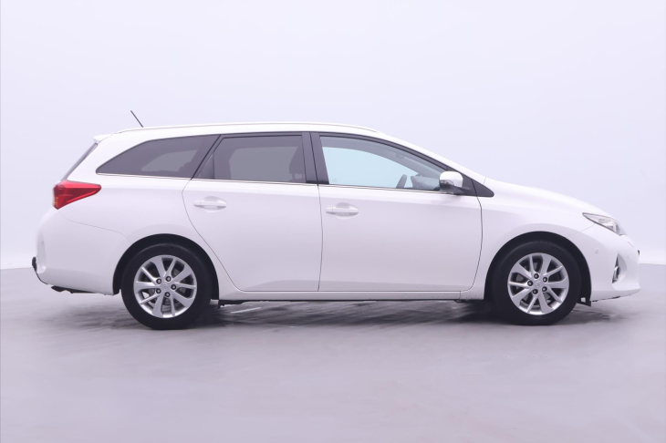 Toyota Auris 2,0 D-4D CZ Sports 1.Maj Tažné