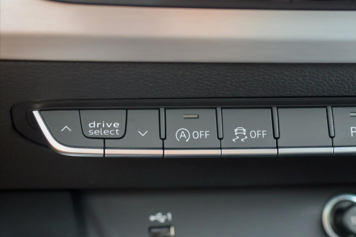 Audi A4 2,0 TFSI S-line Virtual DPH