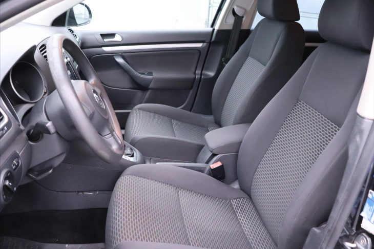 Volkswagen Golf 1,6 TDI DSG Webasto Serv.Kniha