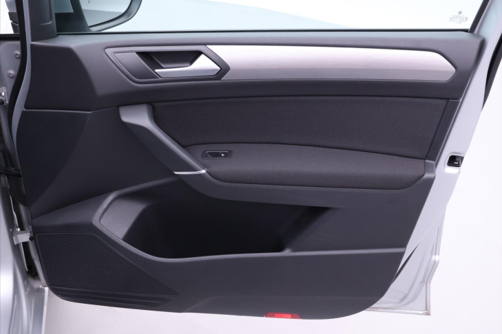 Volkswagen Touran 2,0 TDI 110kW DSG 1.Maj DPH